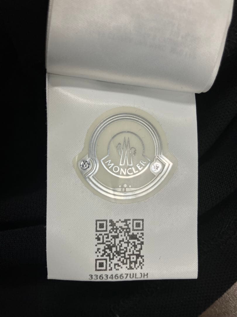 【送料無料】MONCLER／モンクレールのポロシャツ　Sサイズ　黒　ブラック