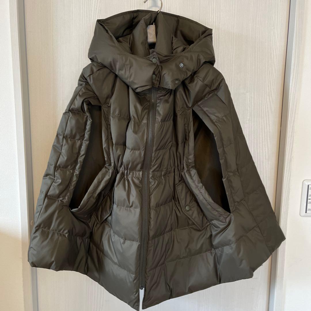 タグ付新品未使用　theory luxes フード付ダウンベスト・ケープ カーキ