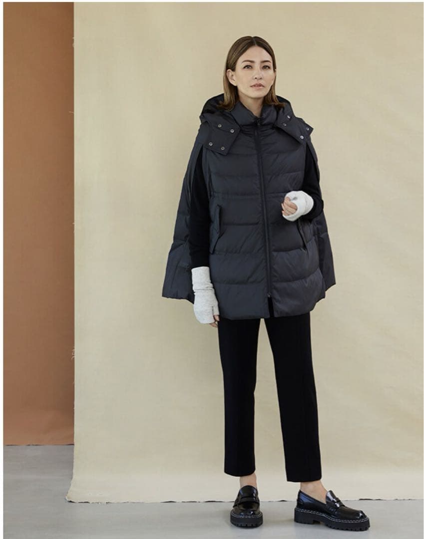 タグ付新品未使用　theory luxes フード付ダウンベスト・ケープ カーキ