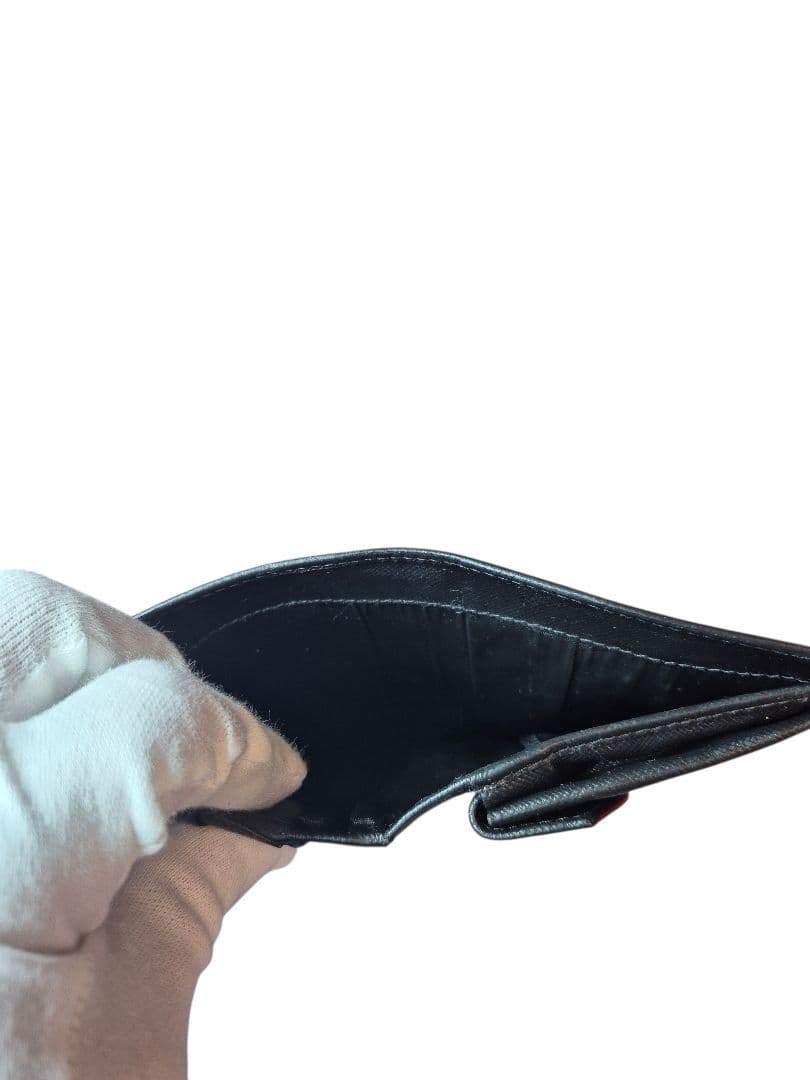 ＰＲＡＤＡ　プラダ　サフィアーノ　二つ折り財布　ブラック革