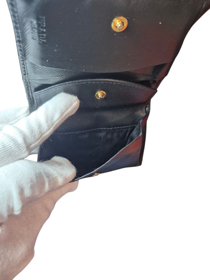 ＰＲＡＤＡ　プラダ　サフィアーノ　二つ折り財布　ブラック革