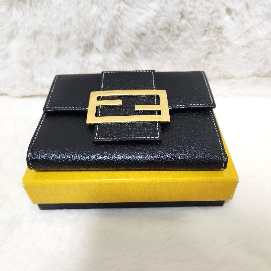 ✨新品未使用　箱付き✨フェンディ　三つ折り　ズッカ　　レザー　ブラック　金具