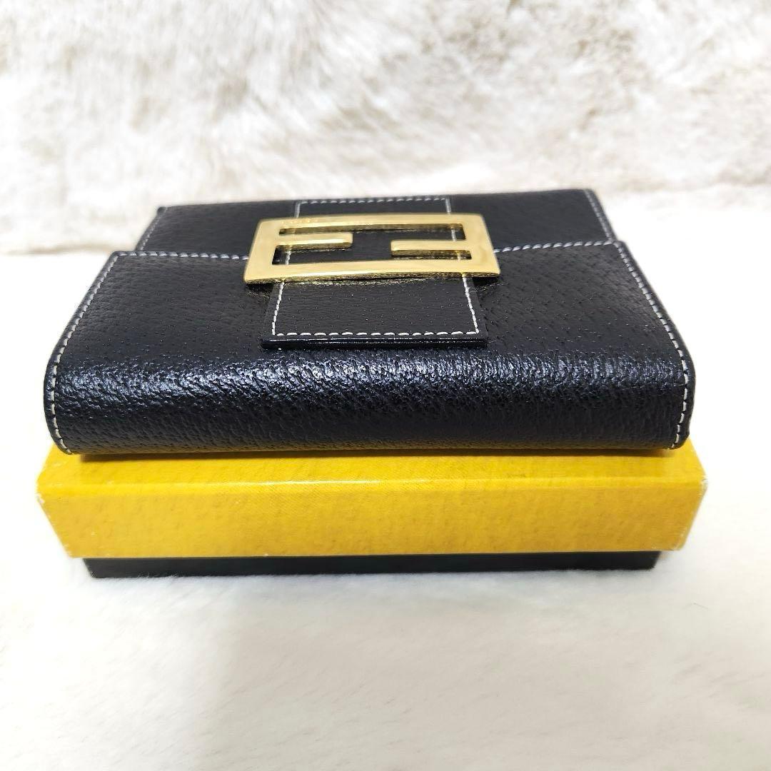 ✨新品未使用　箱付き✨フェンディ　三つ折り　ズッカ　　レザー　ブラック　金具