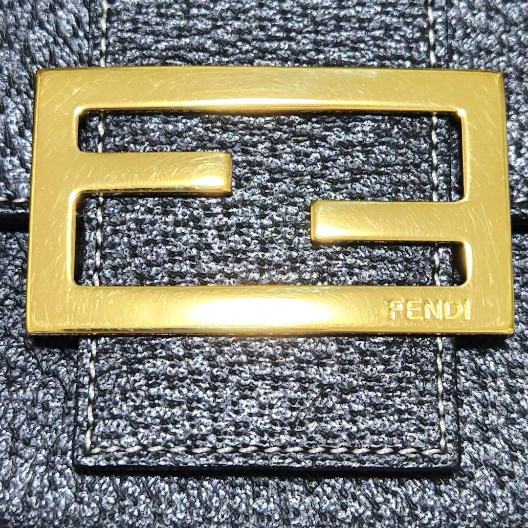 ✨新品未使用　箱付き✨フェンディ　三つ折り　ズッカ　　レザー　ブラック　金具
