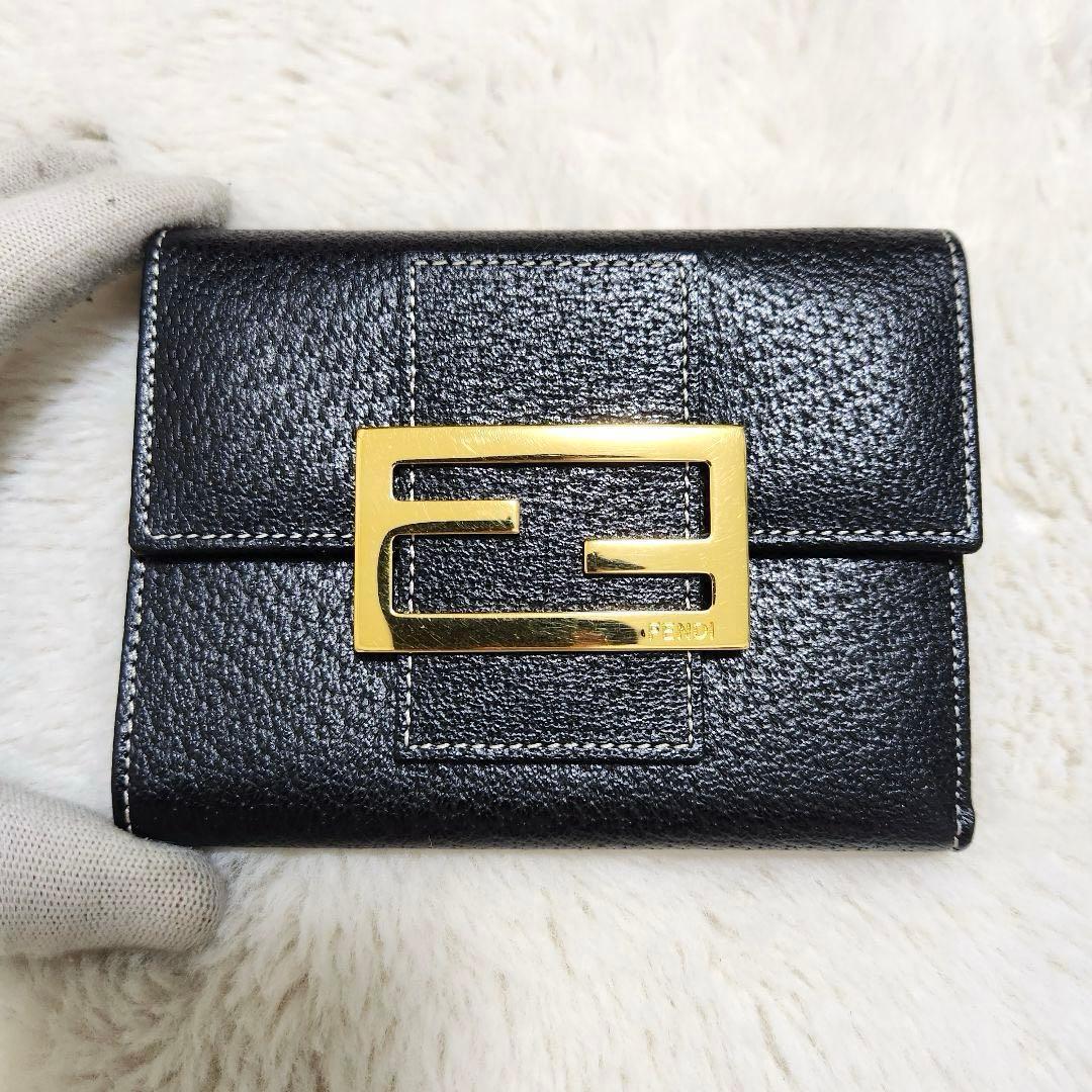 ✨新品未使用　箱付き✨フェンディ　三つ折り　ズッカ　　レザー　ブラック　金具
