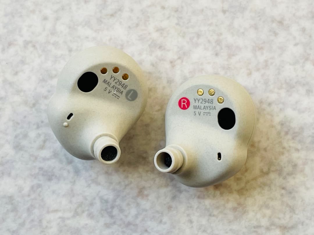 【美品】SONY WF-1000XM4 プラチナシルバー【全バッテリー交換済】