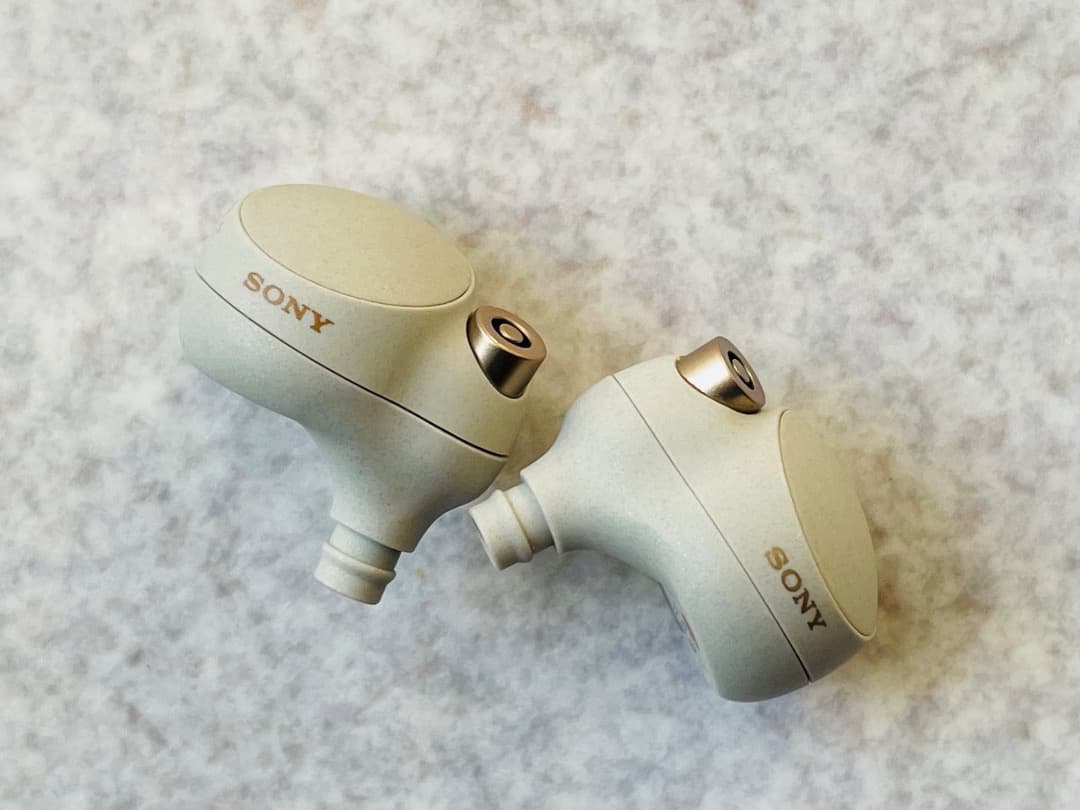 【美品】SONY WF-1000XM4 プラチナシルバー【全バッテリー交換済】