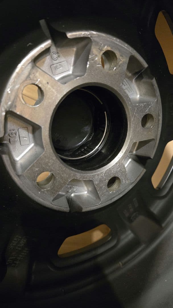 CRIMSON MG ARMOR FF 4本セット　rav4 17インチ