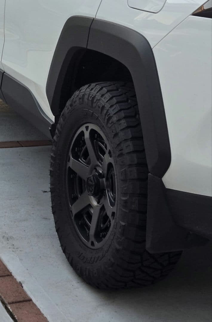 CRIMSON MG ARMOR FF 4本セット　rav4 17インチ