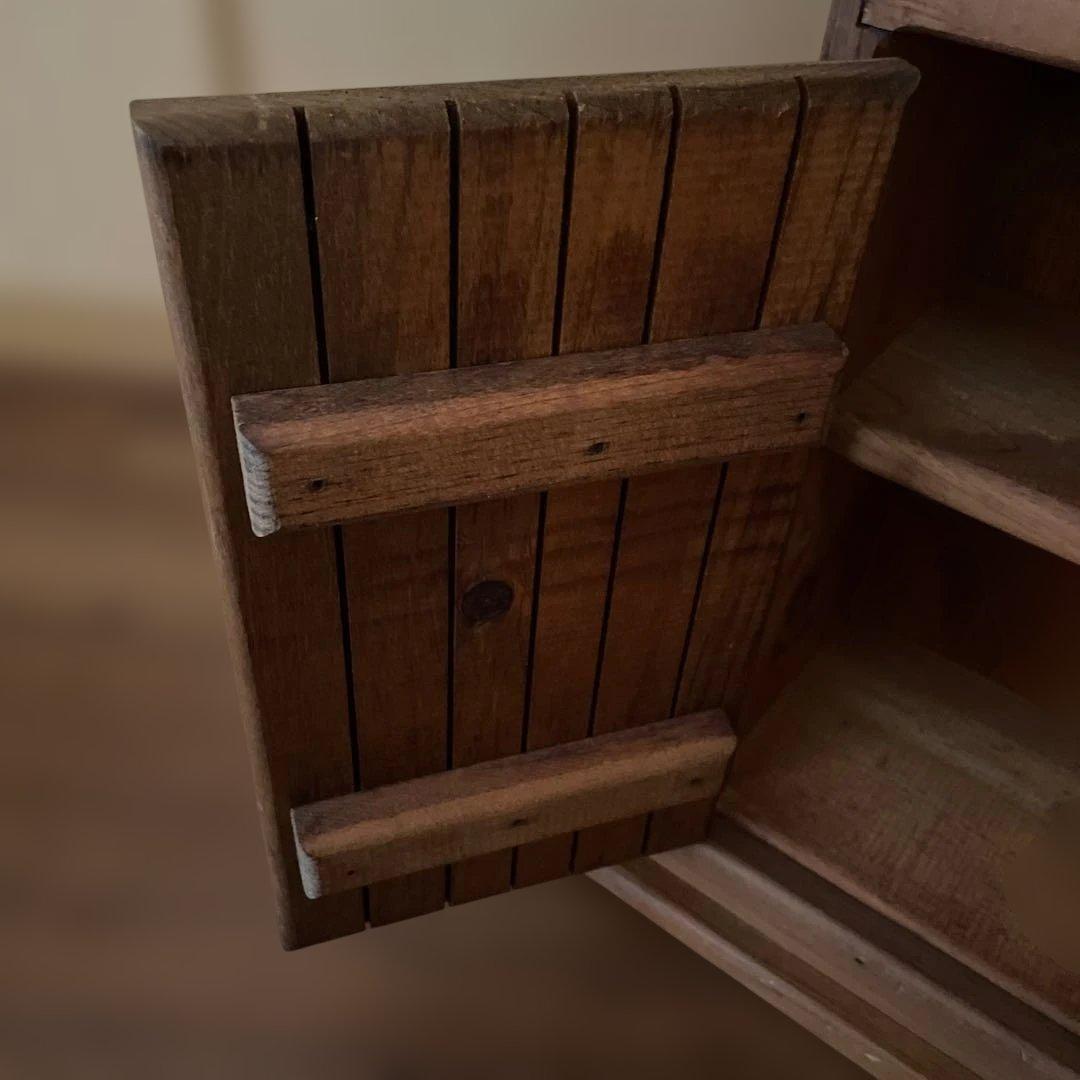 木製飾り棚　扉付き　カントリー　コーハウス　アンファン