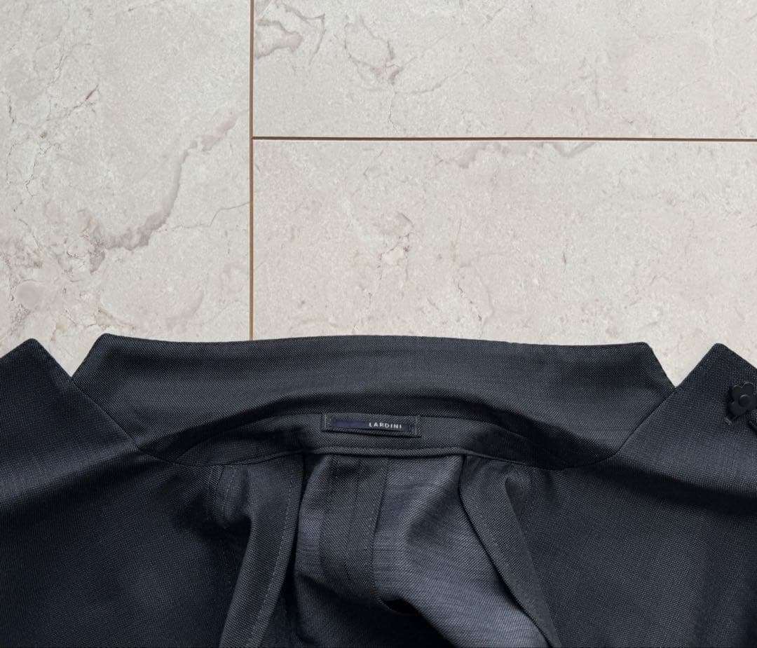 【極美品・未使用級】 LARDINI ラルディーニ スーツ 近年ロゴ 48