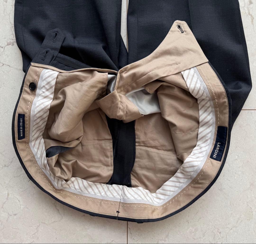 【極美品・未使用級】 LARDINI ラルディーニ スーツ 近年ロゴ 48