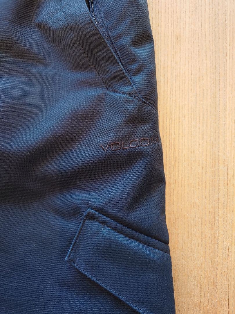 VOLCOMボルコム　キッズ用スノーボードウェア上下セット