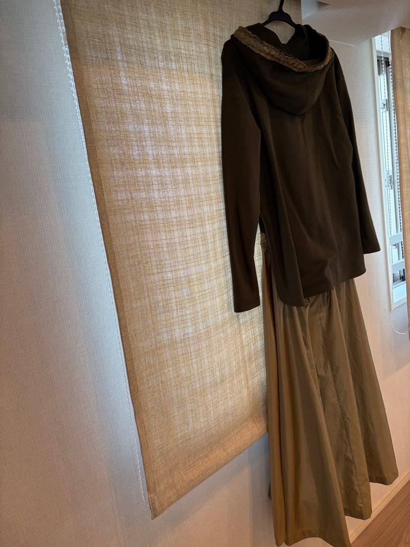 フード付きロングワンピース モスグリーンベージュ