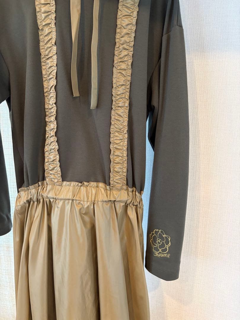 フード付きロングワンピース モスグリーンベージュ