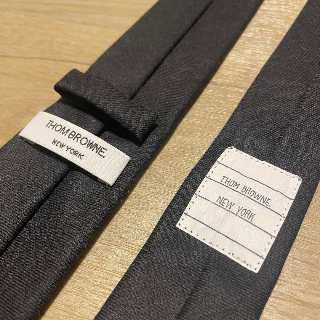 トムブラウン ダークグレー ネクタイ