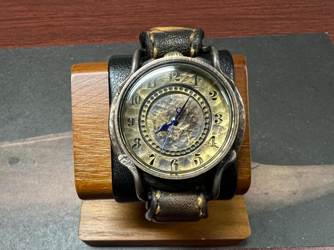 アークラフト ビンテージ風 ハンドメイド クォーツ 奄美大島 泥染めレザーバンド