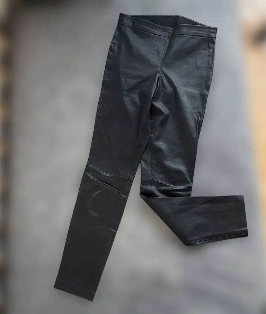 黒レザー スリムフィットパンツ