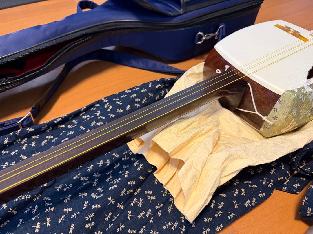 地歌三味線　三つ折り　桐箱　ソフトケース付き