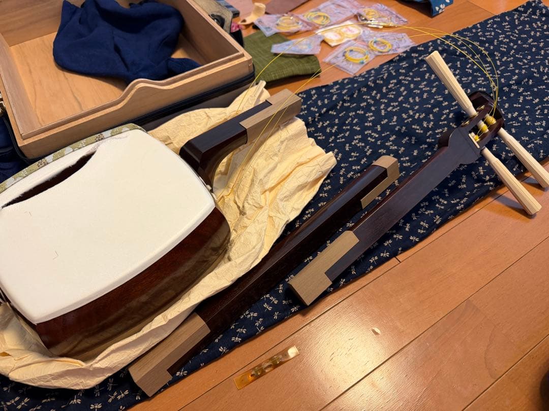 地歌三味線　三つ折り　桐箱　ソフトケース付き