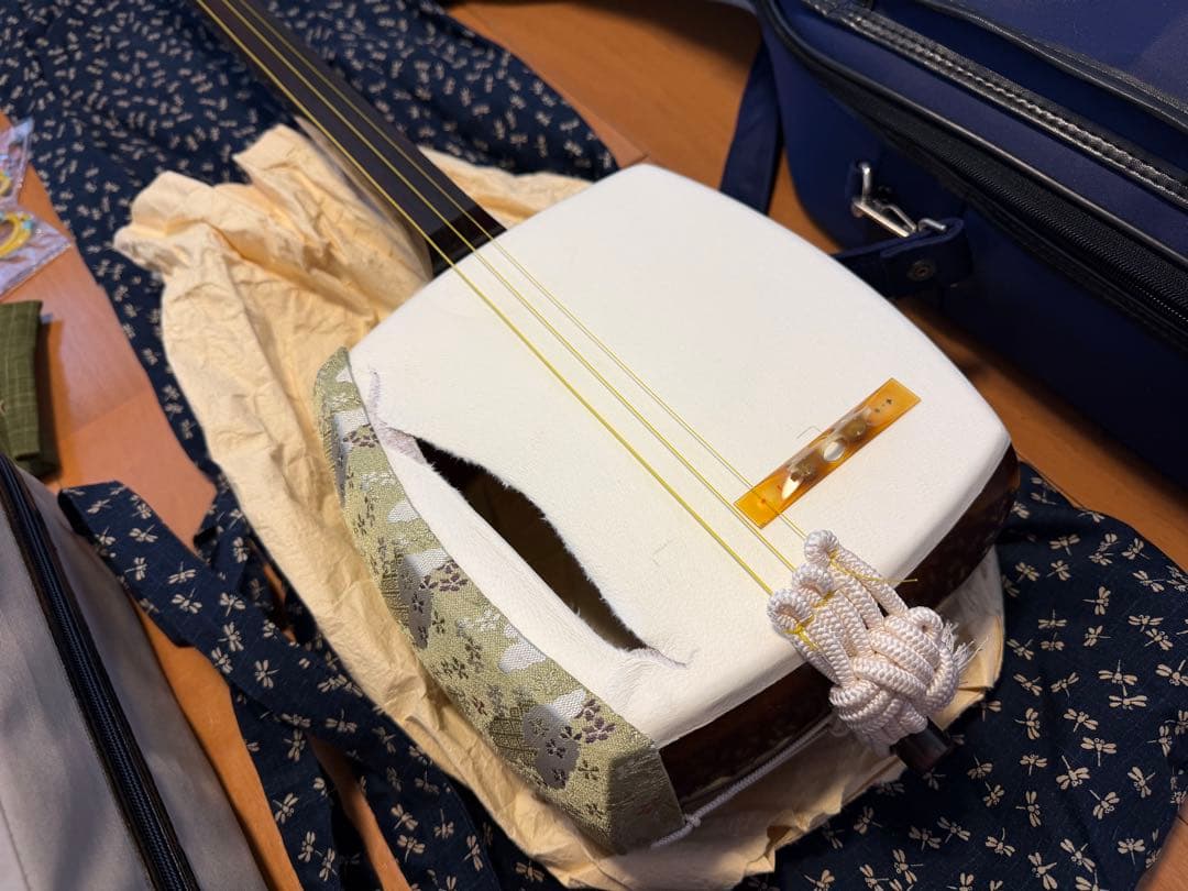 地歌三味線　三つ折り　桐箱　ソフトケース付き
