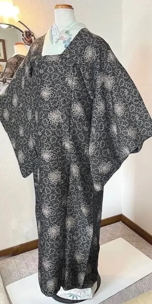 和装コートロング丈 乱菊に葉模様 撥水加工有 身丈132cm 長期保存品