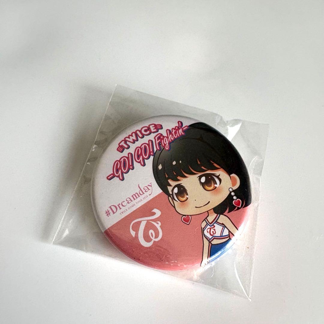 TWICE gogofightin モモ　缶バッチ　go!go!fightin’