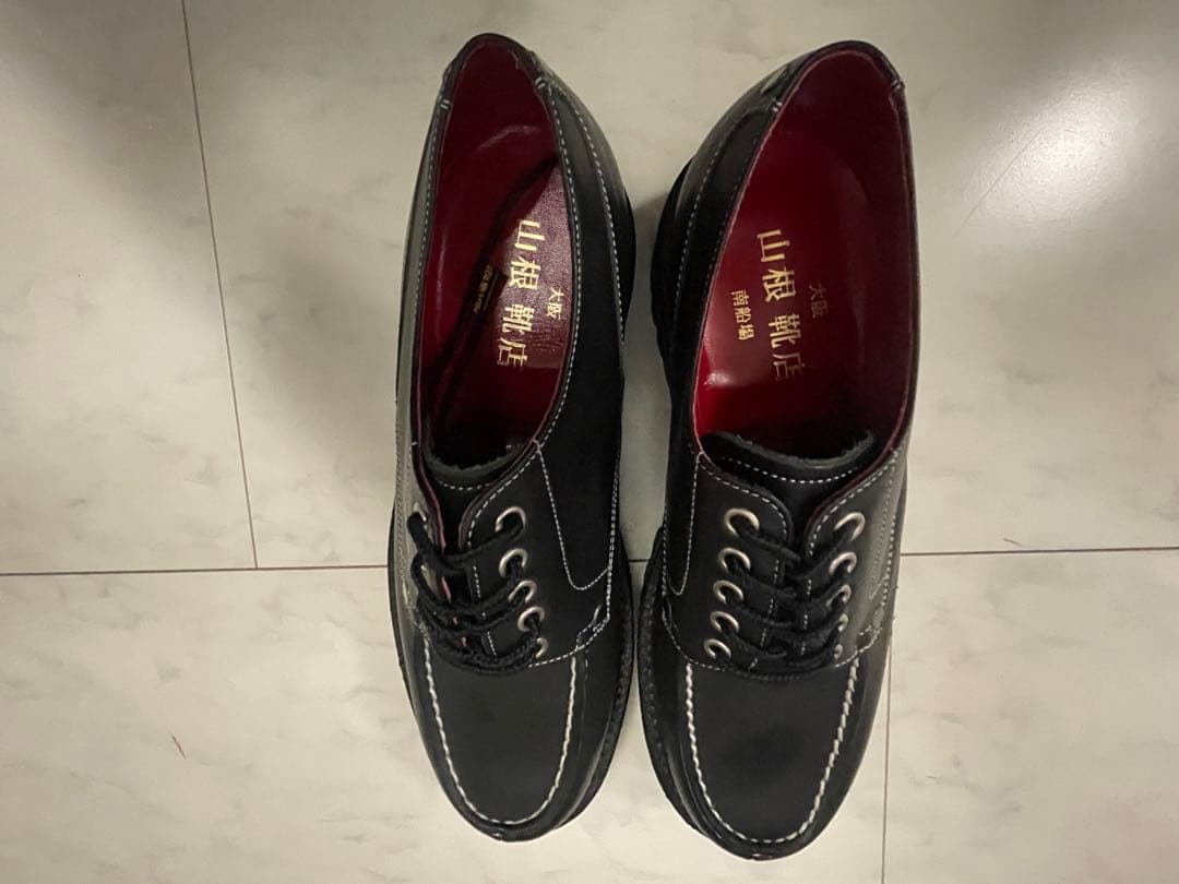 ヤマネ　メンズ　黒のレースアップシューズ　キレイ　エヴィス