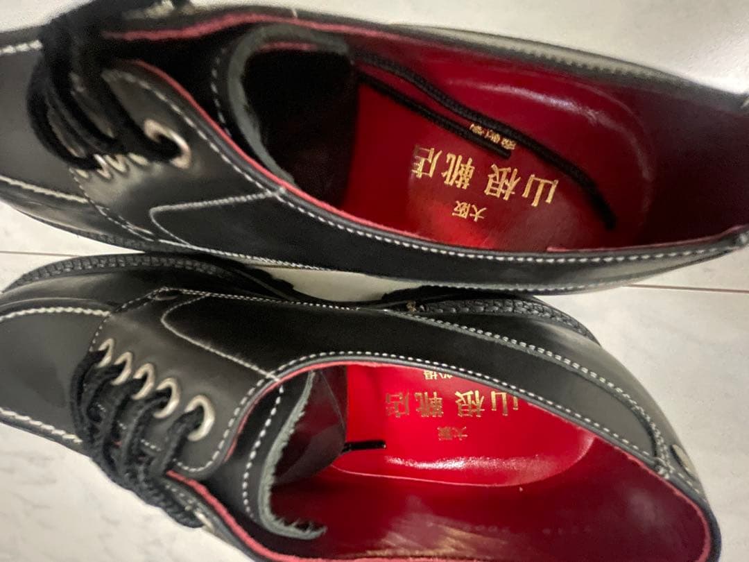 ヤマネ　メンズ　黒のレースアップシューズ　キレイ　エヴィス