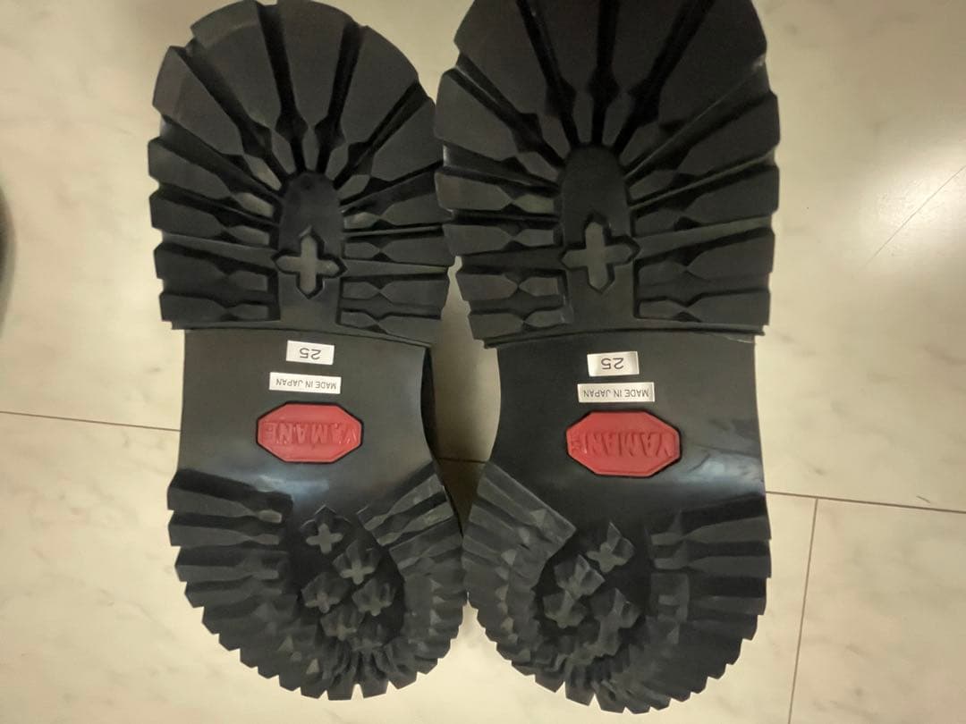 ヤマネ　メンズ　黒のレースアップシューズ　キレイ　エヴィス