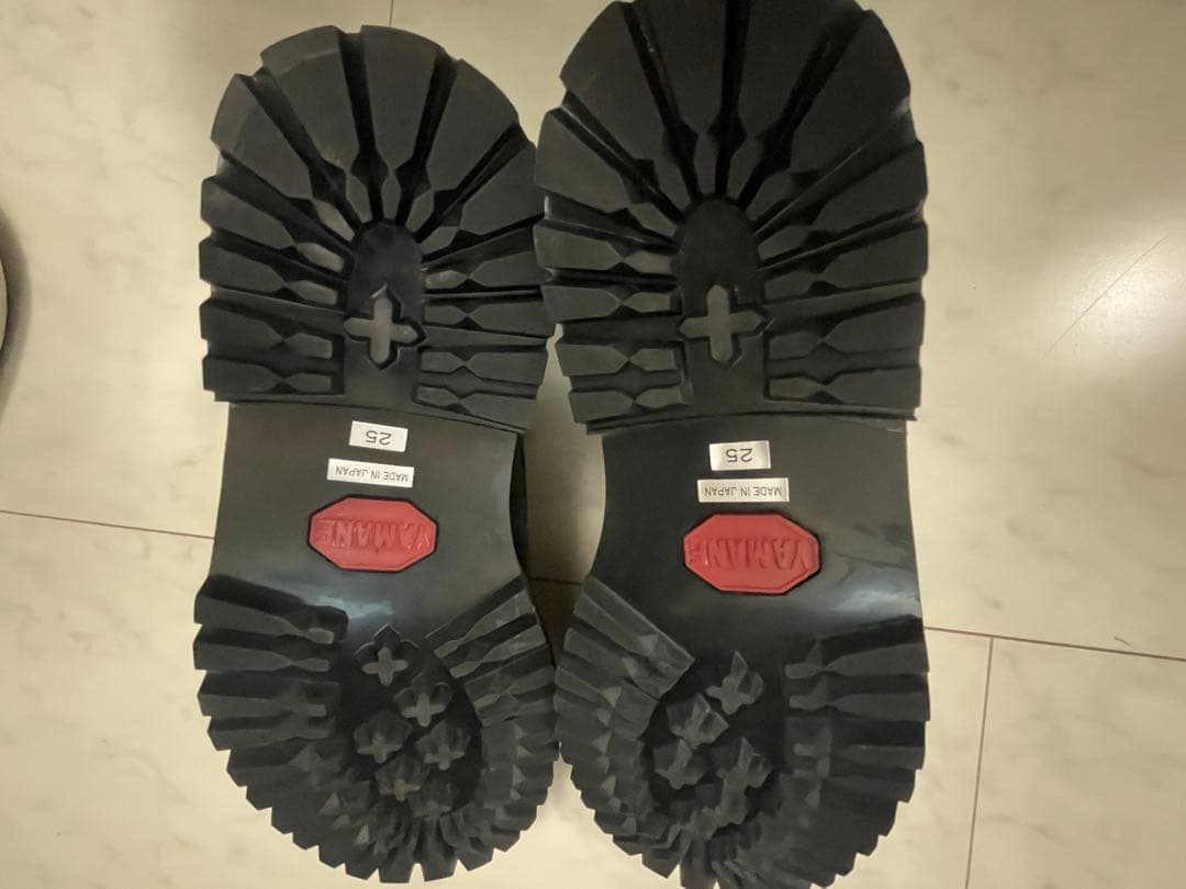 ヤマネ　メンズ　黒のレースアップシューズ　キレイ　エヴィス