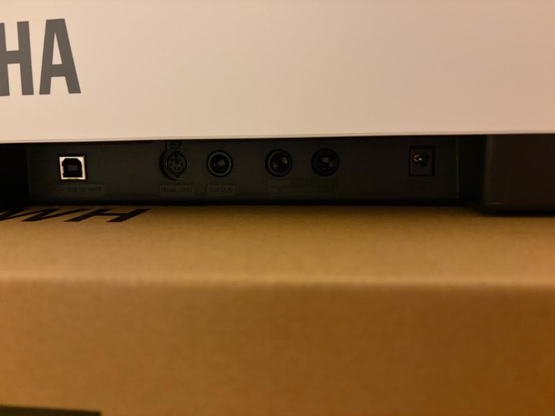 ヤマハ　電子ピアノ　P225　ホワイト