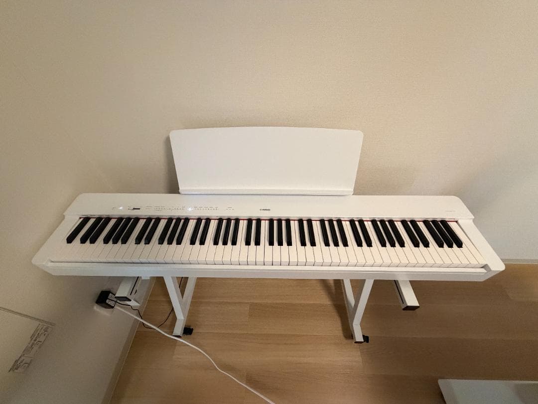 ヤマハ　電子ピアノ　P225　ホワイト