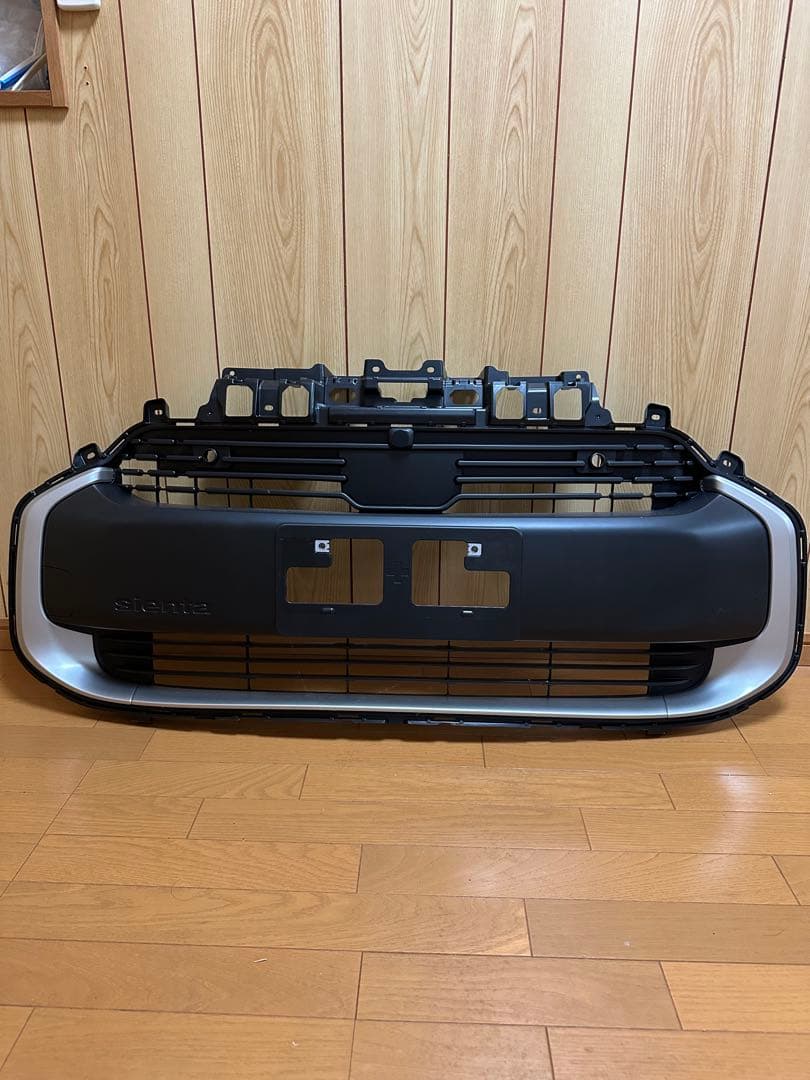 トヨタ　シエンタフロントラジエーターグリル