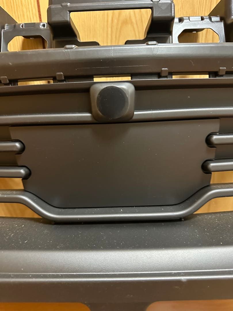 トヨタ　シエンタフロントラジエーターグリル