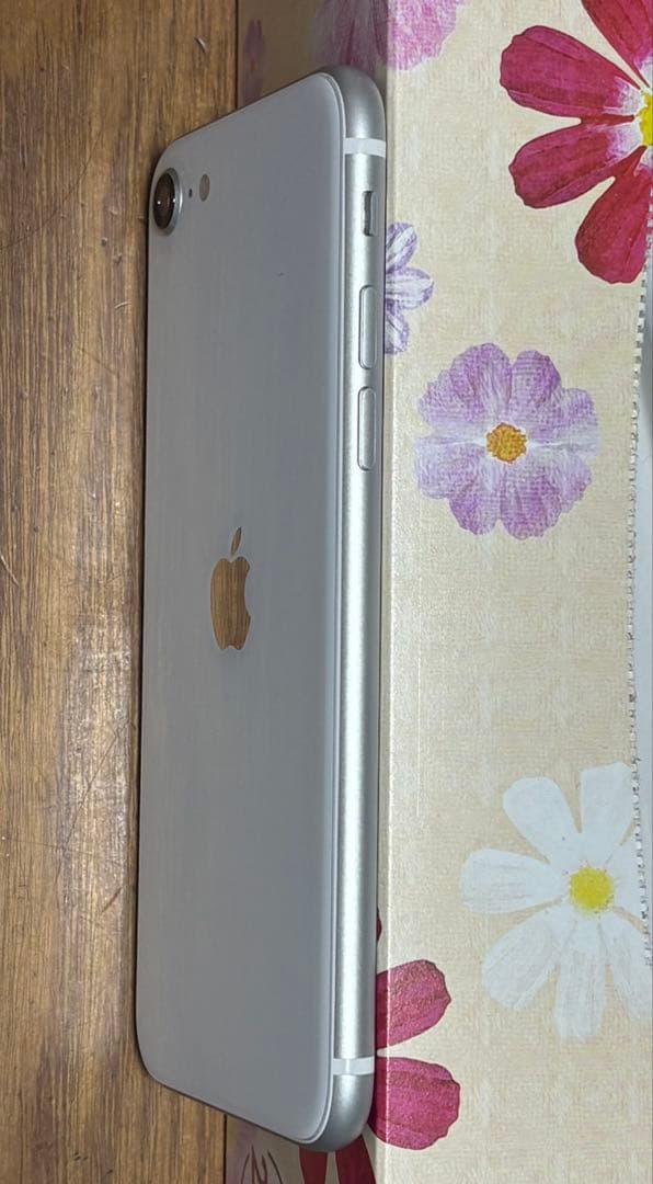 美品 iPhone se第2世代