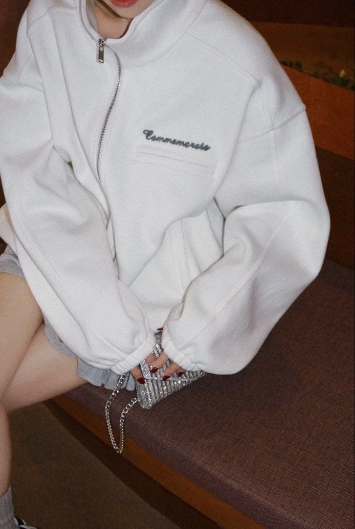 オーバーフィット刺繍ジップアップ