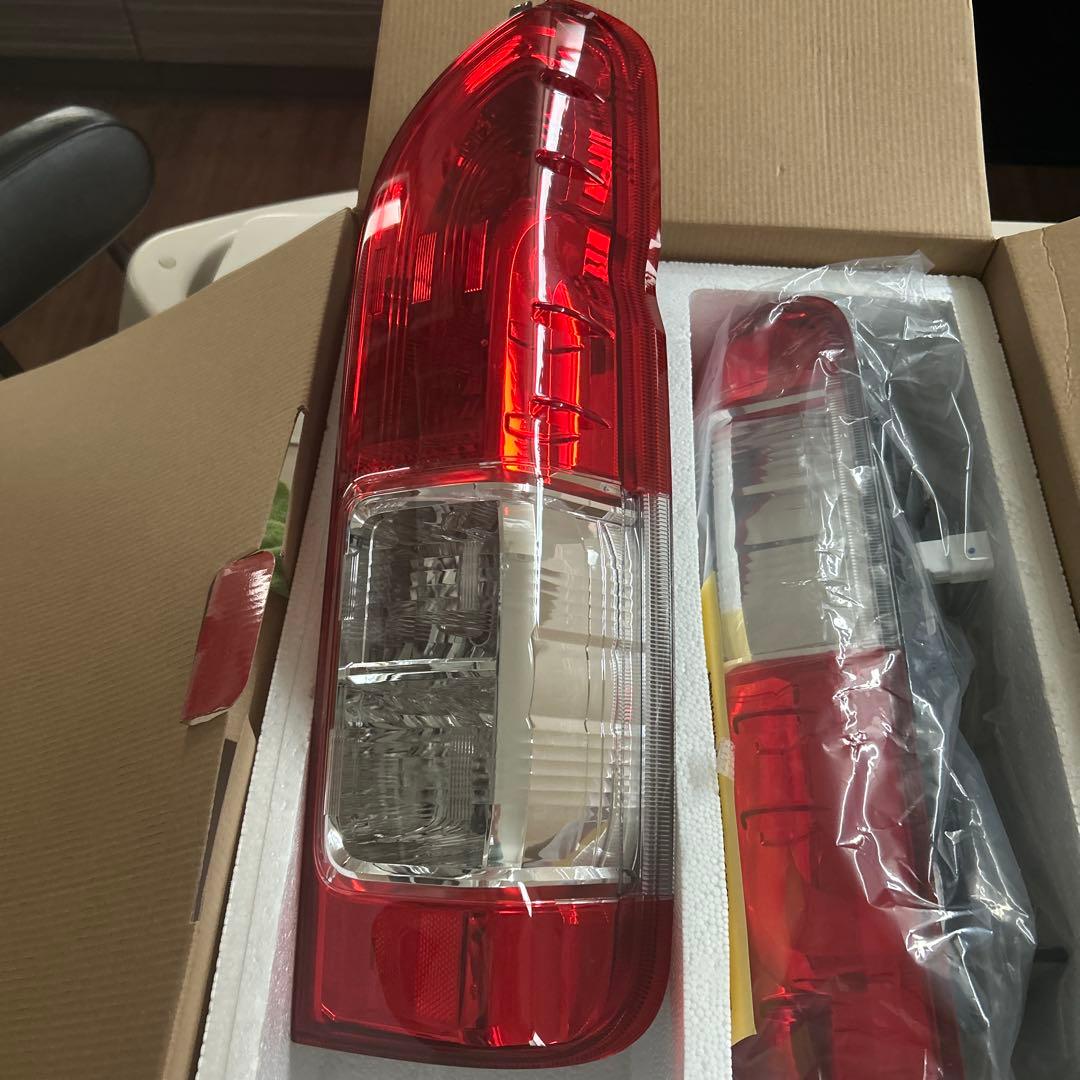 テールランプ 新車外し