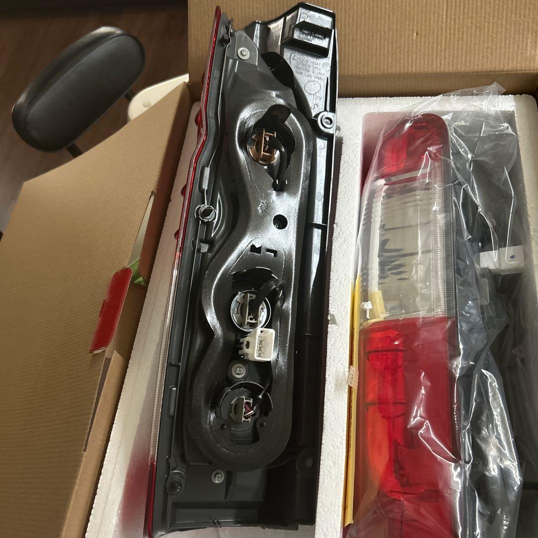 テールランプ 新車外し