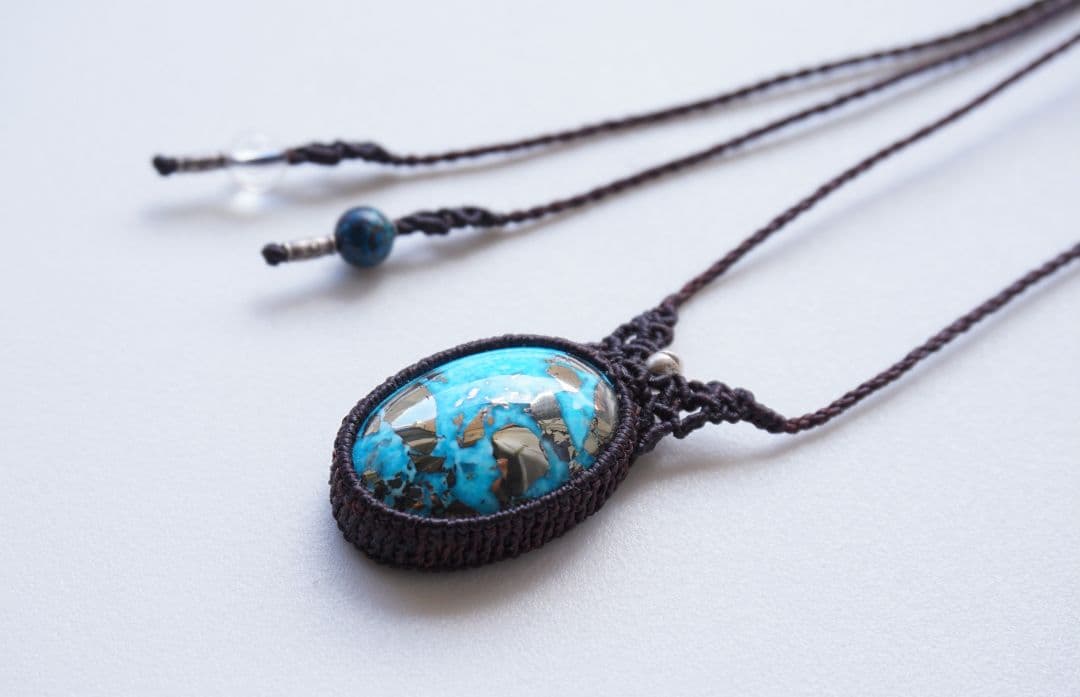 «special collection»大粒イラン産ターコイズマクラメネックレス