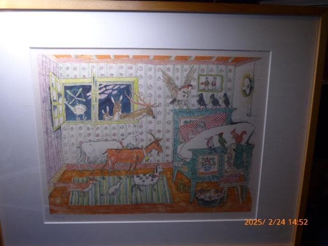 絵本のような世界観を持った作家のエッチングです。手彩色がされています