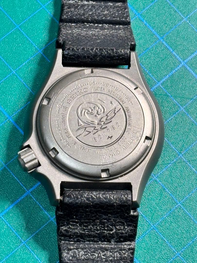 ちょっとレトロなSEIKO 200M 腕時計 7c43-6a00 チタンダイバー