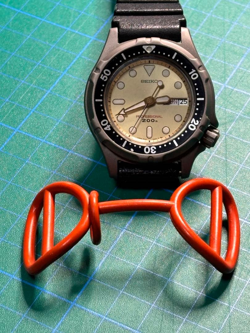 ちょっとレトロなSEIKO 200M 腕時計 7c43-6a00 チタンダイバー