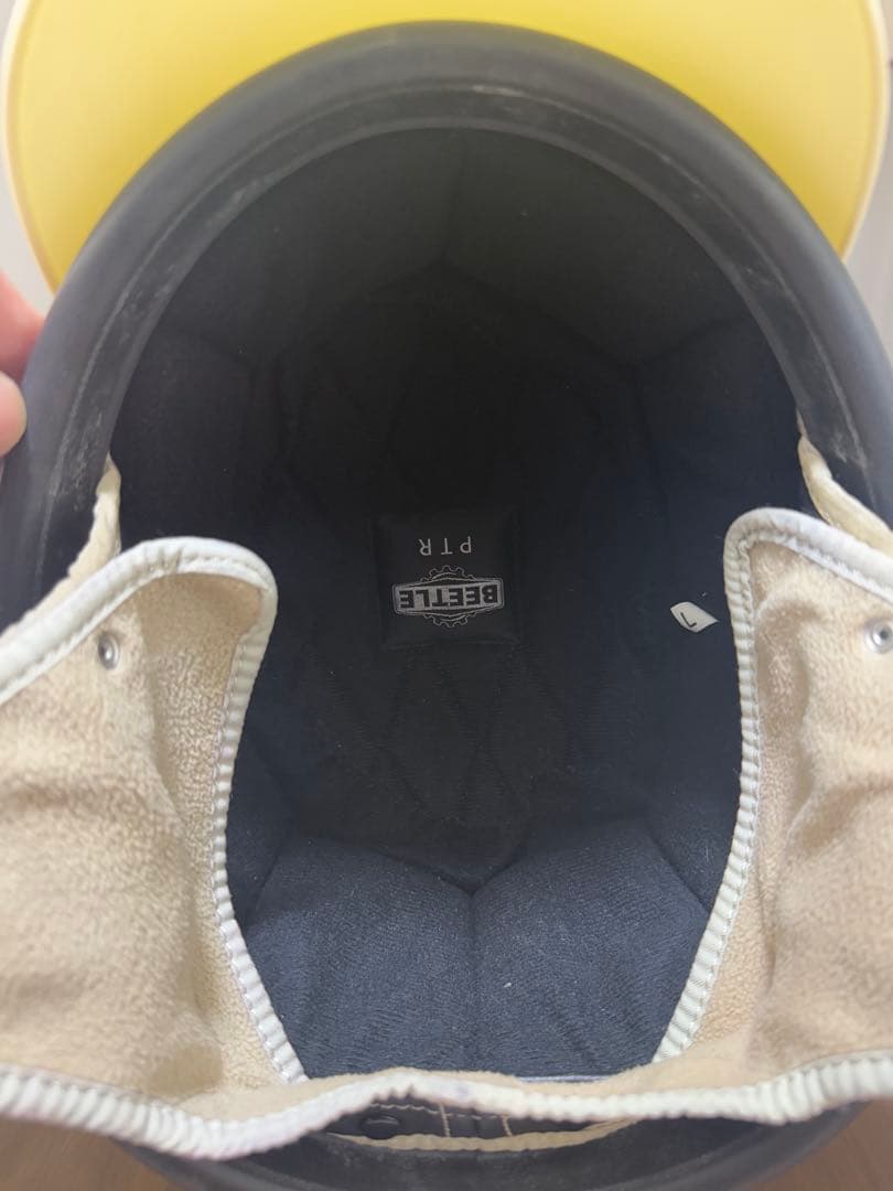 BEETLE 半帽ヘルメット 黒 イエローバイザー