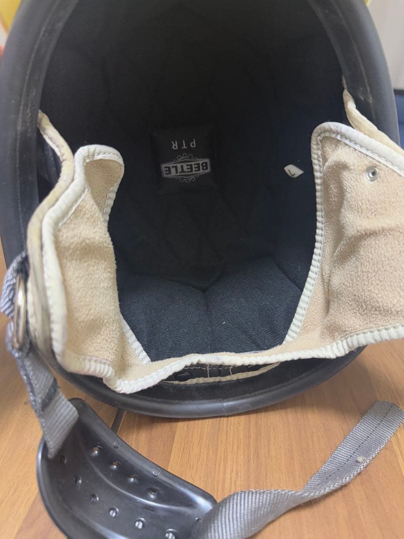 BEETLE 半帽ヘルメット 黒 イエローバイザー