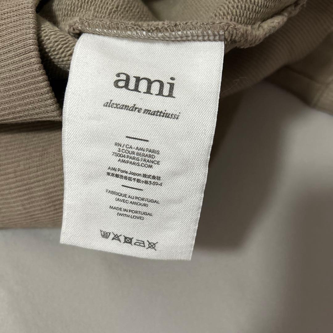 ami ベージュ ハートロゴ トレーナー