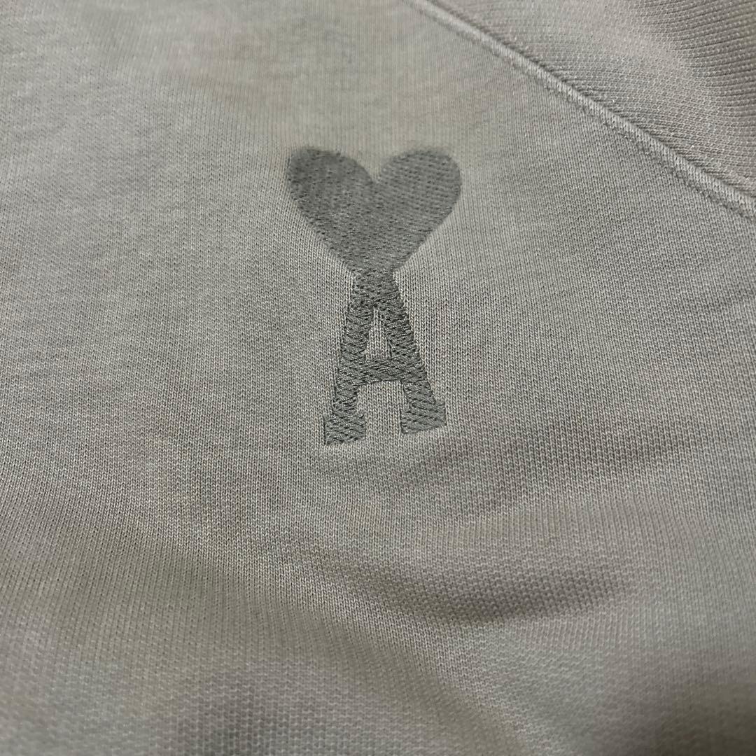 ami ベージュ ハートロゴ トレーナー