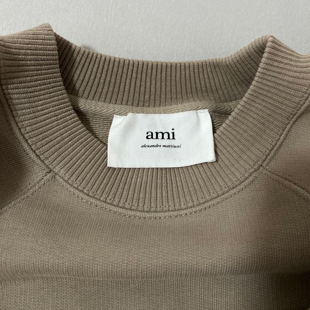 ami ベージュ ハートロゴ トレーナー