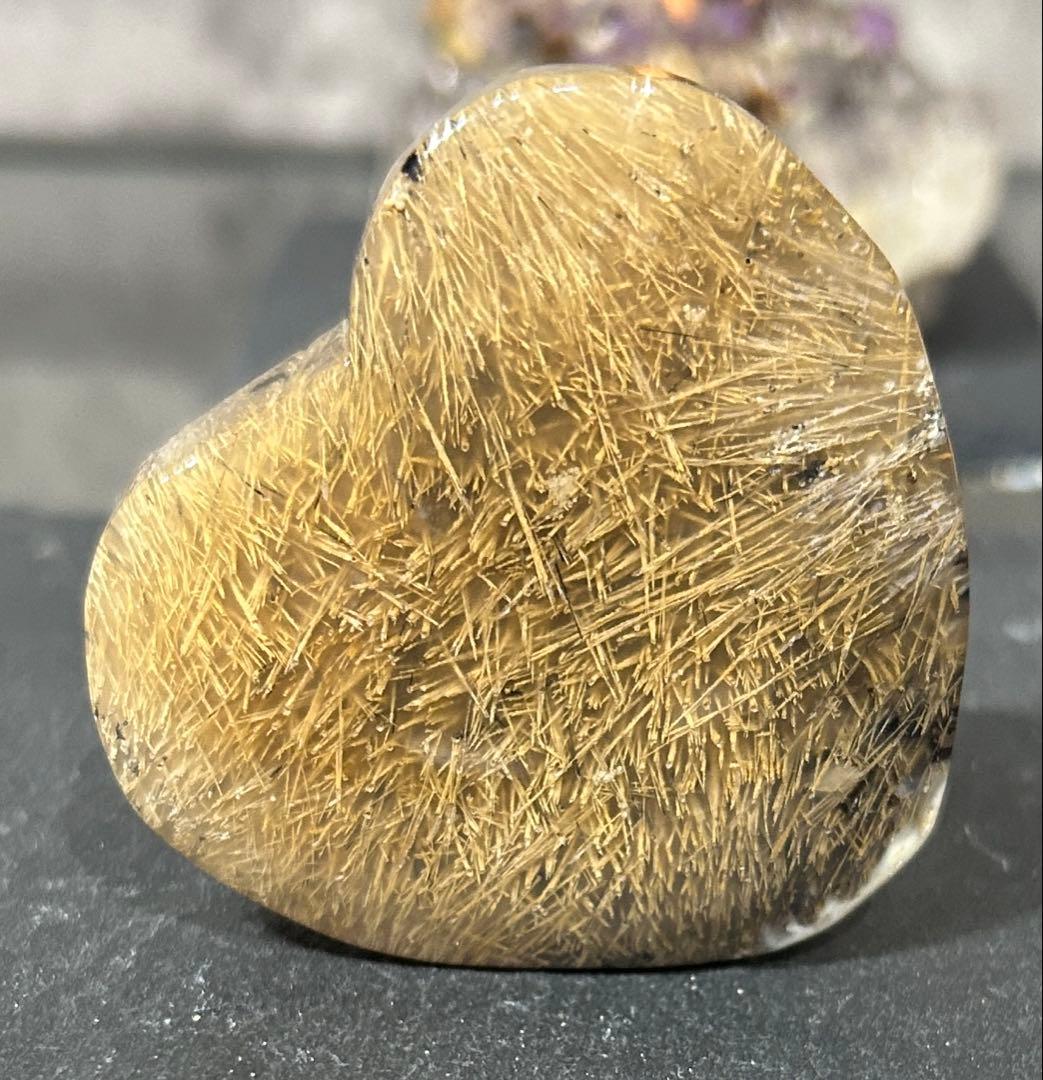 ゴールデンルチルクォーツ　ハート型　原石