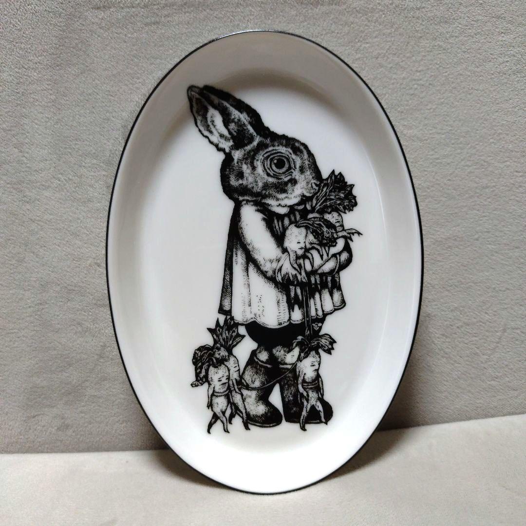 No.2　PARADEうさぎ　オーバル皿　17cm　ヒグチユウコ